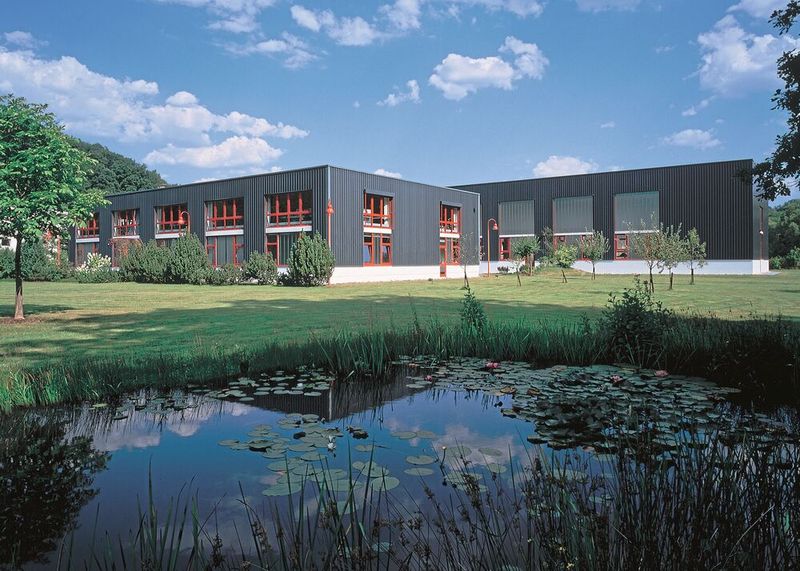 Am Standort in Reichshof beschäftigt VMA-Getzmann heute rund 70 Mitarbeitende. (Bild: igus GmbH)