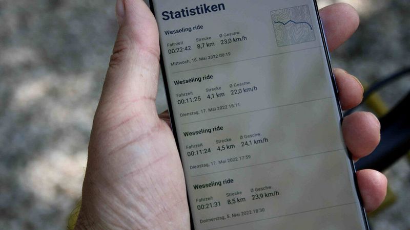 Die Flow App hält viele Information bereit. Fahrten mit der Navigation werden aufgezeichnet. (Bild: sp-x / Mario Hommen)