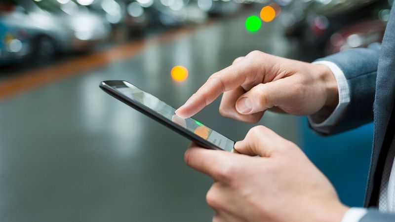 Kunden können ganz bequem von unterwegs Auftragserweiterungen ablehnen oder annehmen und gegebenenfalls auch bezahlen. (Bild: Fleetback)