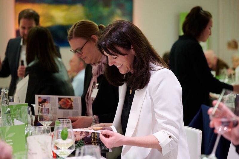 Impressionen vom ELEKTRONIKPRAXIS Frühlingsfest 2023 im Ketterer Kunst mit der Verabschiedung von Johann Wiesböck.  (Bild: © EYE AM CHRIS)