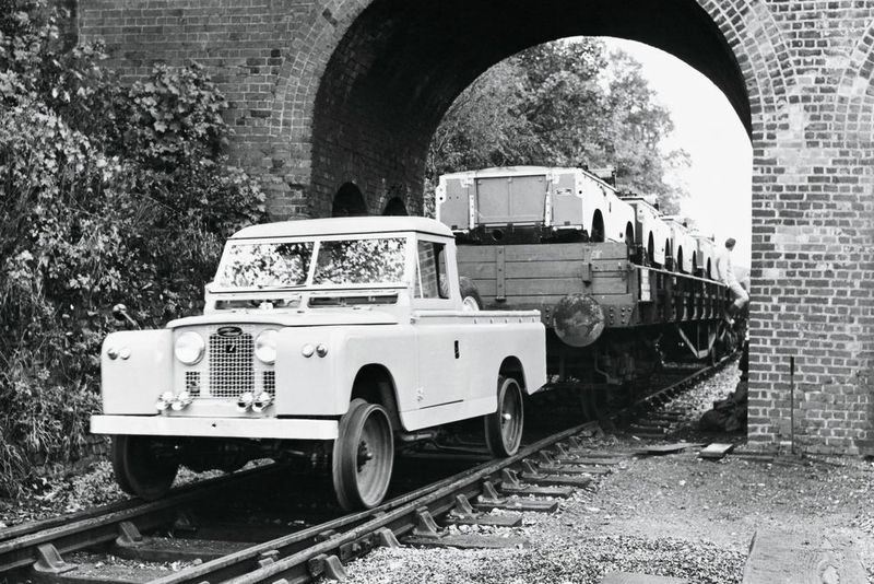 Der Land Rover Series II eignete sich auch als Zugmaschine. (Bild: Land Rover)