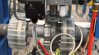 So ist der Kugelhahn im industriellen Elektrolyse-Prozess integriert. (Source: Pfeiffer Chemie-Armaturenbau)