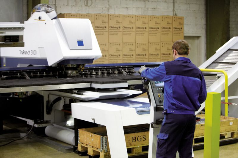 Die Stanz-Nibbel-Maschine von Trumpf im Einsatz bei der Firma Olsberg. (Bild: Trumpf)