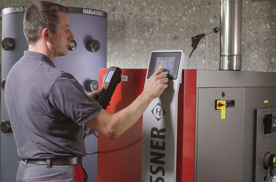 (Durchschnittlich 50.000 Aufträge pro Jahr händeln 120 Technikerinnen und Techniker von Hargassner mit Unterstützung des PSIpenta-Servicemanagements und im Zusammenspiel mit der Serviceeinsatz- und Tourenplanung Fast Lean Smart. Bild: Hargassner Ges mbH)