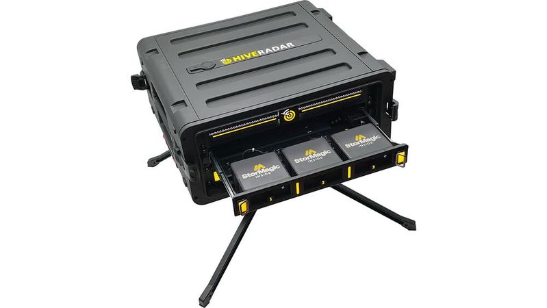 Das gemeinsame Angebot kombiniert StorMagics Software SvHCI mit dem Portable Edge Data Center (P-EDC) von HiveRadar.(Bild:  HiveRadar)