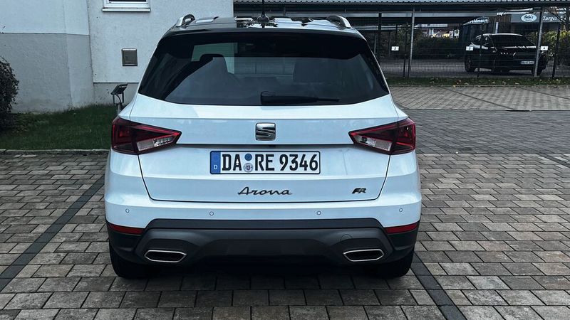 Ebenfalls Bestandteil der sportlichen Modellvariante FR ist ein Heckdiffusor, der die Aerodynamik verbessern und den sportlichen Look verstärken soll. Zudem sind hier auch die Heckleuchten als LEDs ausgeführt und eine zweiflutige Abgasanlage gibts auch noch. Zudem kann König Kunde beim FR die Dachfarbe wählen (Wagenfarbe, Grau oder Schwarz). (Bild: Simon – VCG)