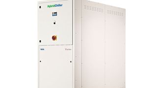 Der neue Hybrid Chiller kombiniert Riedel zwei Verfahren in einem einzigen Gerät
miteinander: Effiziente Kühlung durch Abwärmenutzung dank Adsorptionskälte einerseits –
und präzise Kühlung dank Kompressionskälte andererseits. (Riedel)