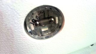 Der im Maschinengestell integrierte Beschleunigungssensor (10 g horizontal und vertikal) kann Belastungen erkennen. (Bild: Rampf)