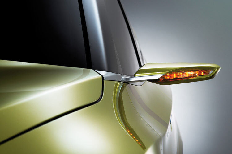 Außergewöhnlich filigran gestaltet sind die Außenspiegel mit integriertem Blinker. (Foto: Suzuki)