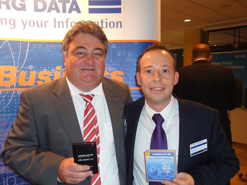(v.l.) Norbert Heller, Tandberg Data, und Thomas Rose, Tarox, hatten einen erfolgreichen Tag. (Archiv: Vogel Business Media)