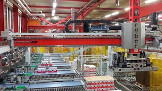 Automatisierte Kapazitätsauslastung der Palettierroboter innerhalb der zentralen Palettierung. (Bild: Ro-Ber)