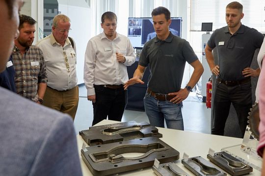 (Gesenke mit besonderen Anforderungen bei der LMD-Reparatur – genau erklärt von Quentin Leibinger, Application Engineer Additive Manufacturing bei der Chiron Group. Bildquelle: Chiron Group)