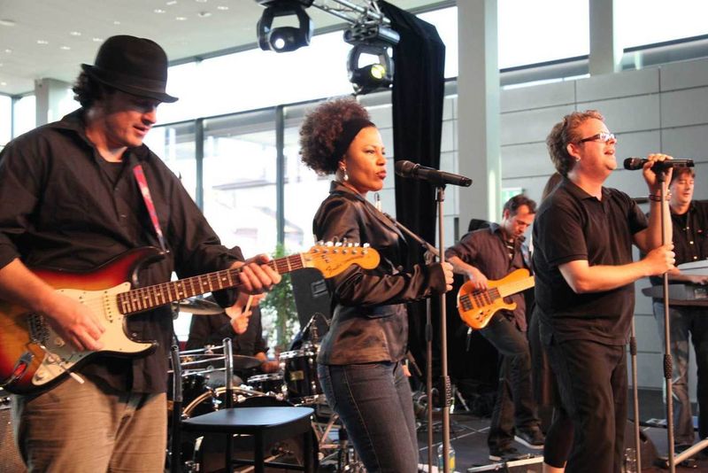 Die Band Amokoma heizte bei der Abendveranstaltung ordentlich ein. (Archiv: Vogel Business Media)