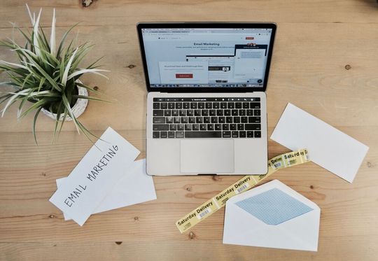 Der erste Schritt auf der Suche nach dem passenden ESP ist eine sorgfältige Analyse des bisherigen E-Mail-Marketings. Der erste Schritt auf der Suche nach dem passenden ESP ist eine sorgfältige Analyse des bisherigen E-Mail-Marketings.