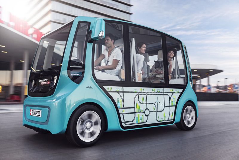 „Micromax“ – eine völlig neue Fahrzeugklasse mit neuartigem Stehsitzkonzept, das im Kurzstreckenverkehr private und öffentliche Nutzung auf smarte Weisevereinen will. (Bild: Rinspeed)