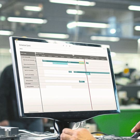 Optimal geplant: Anhand einfacher Grafiken und Tabellen können Produktionsbetriebe die Auslastung ihrer Maschinen und den Durchlauf der Aufträge steuern und überwachen. Optimal geplant: Anhand einfacher Grafiken und Tabellen können Produktionsbetriebe die Auslastung ihrer Maschinen und den Durchlauf der Aufträge steuern und überwachen.