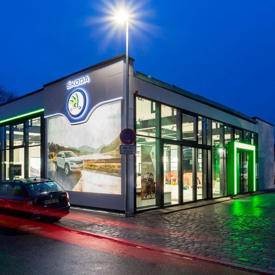 Die Graf-Hardenberg-Gruppe hat 3,7 Millionen Euro in ihren Skoda-Neubau in Karlsruhe investiert.(Bild:  Hardenberg-Gruppe)