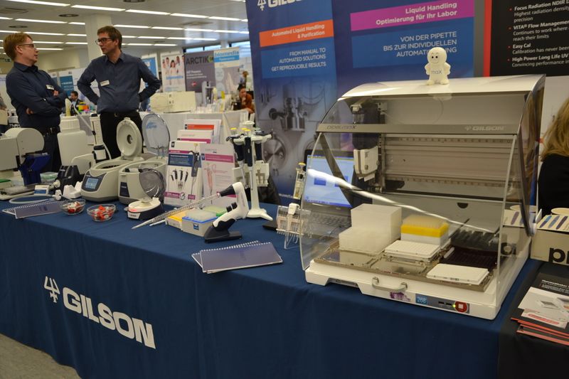 Impressionen der Lab-Supply Hamburg vom 29. Oktober 2019  Die letzte Lab-Supply Messe 2019 fand in der MesseHalle Hamburg-Schnelsen statt. Impressionen vom Messetag sowie einige Besucherstimmen finden Sie in dieser Bildergalerie. Die nächste Lab-Supply ist am 18. März 2020 in Frankfurt am Main. Lese-Empfehlung: Nachbericht zum erfolgreichen Auftakt der Lab-Supply in Wien. (LABORPRAXIS, C. Lüttmann)