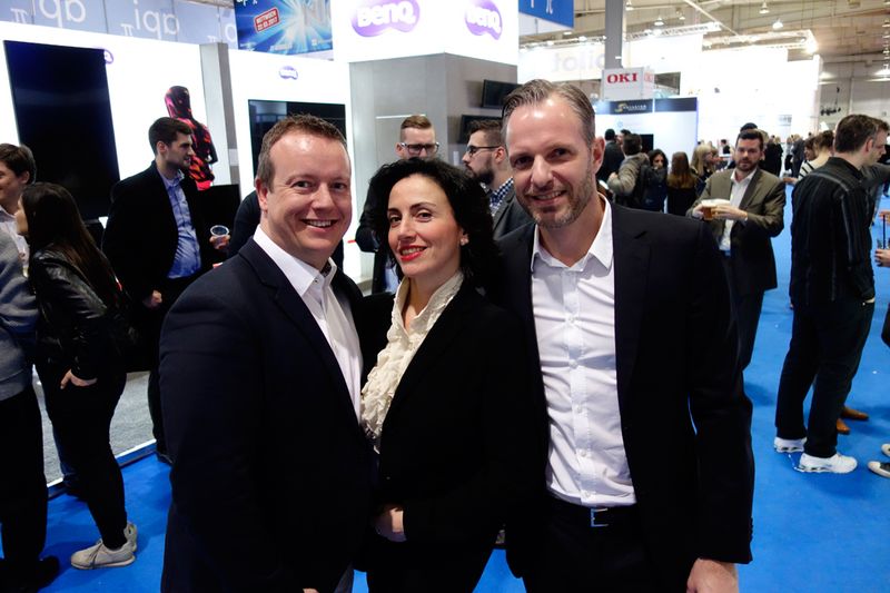 Sumru Gerken, Ingram Micro, mit Ralf Schweitzer, GSD, und (r.) Björn Siewert, S&K (Bild: IT-BUSINESS)