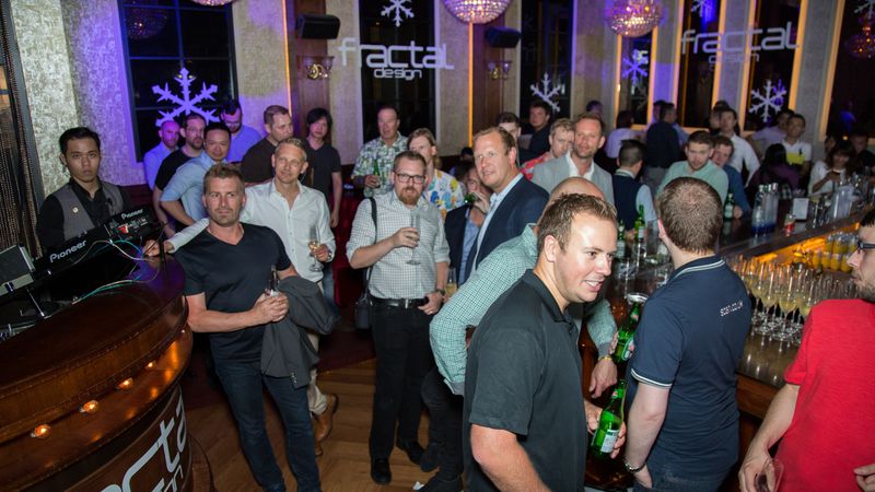 Begrüßungsrede und Eröffnung des Buffet. (Bild: Fractal Design)