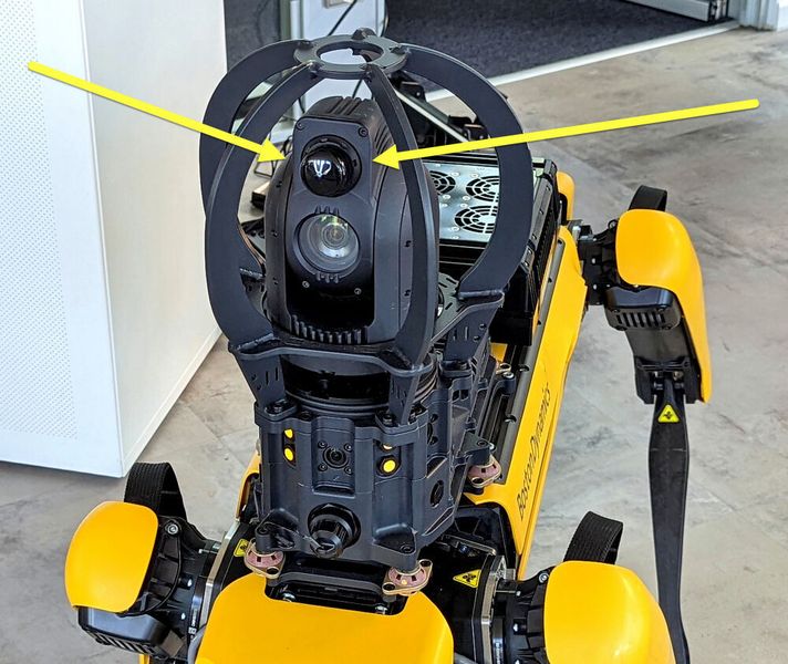 Mit seiner Infrarot-Kamera kann der Roboterhund auch Temperaturen messen.  (Harald Karcher)