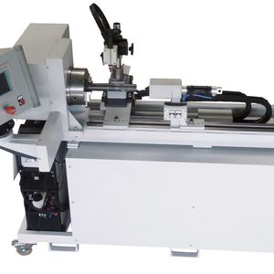 Bild 2: Mit der Rundschweißvorrichtung schweißt Endress + Hauser Edelstahlschutzrohre von Temperaturmessstellen.