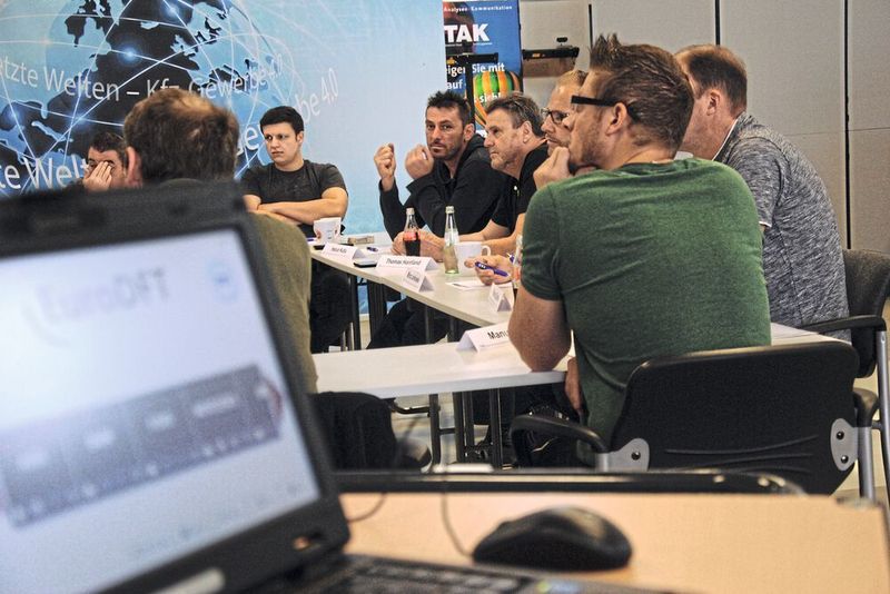 In allen Betrieben der Teilnehmer gibt es ein Euro-DFT – einige arbeiten bereits damit, andere sind noch am Anfang. (Baeuchle/»kfz-betrieb«)