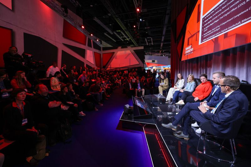 Nicht nur auf der Hauptbühne war allerhand geboten. Auch auf den zahlreichen Nebenbühnen herrschte gleichermaßen reger wie hochkarätiger Betrieb. (Bild: © Messe Berlin GmbH)