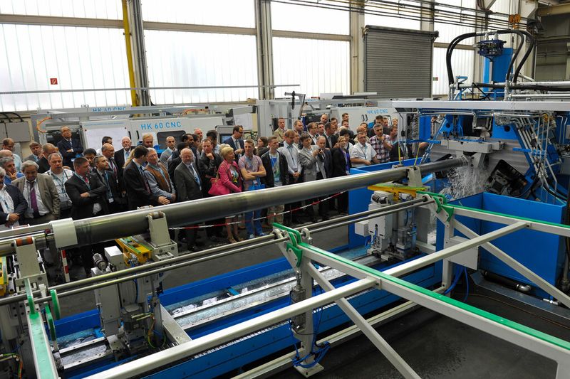 Demonstration der neuen Hochleistungsmaschine AFPM zur Herstellung von Laternenmasten. (Bild: Indeed/Simon Bierwald)