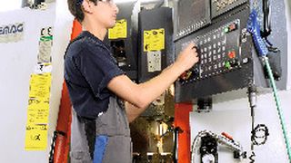 Bei Marxer Novotech wird der Maschinenpark permanent den neuesten Erfordernissen angepasst. (Bild: Panolin)