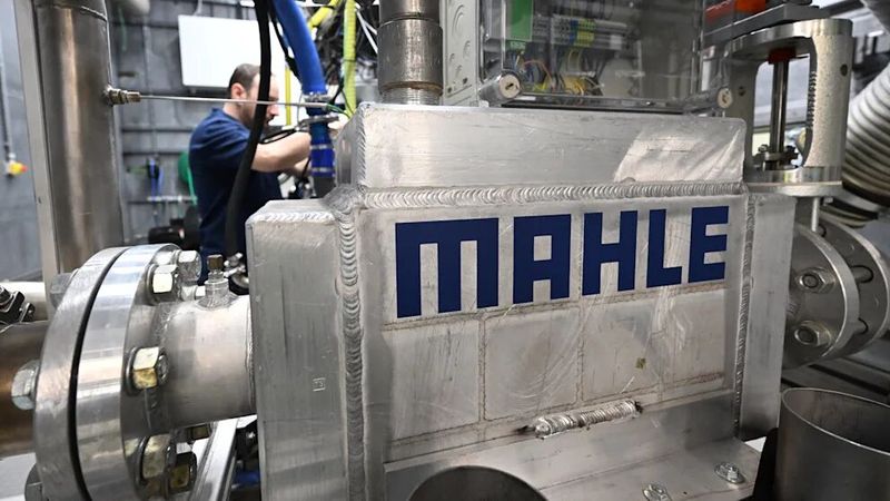 Schlechte Neugkeiten für die Mitarbeiter von Mahle: Weltweit sollen weitere rund 1.000 Jobs wegfallen.(Bild:  dpa / Weißbrod)