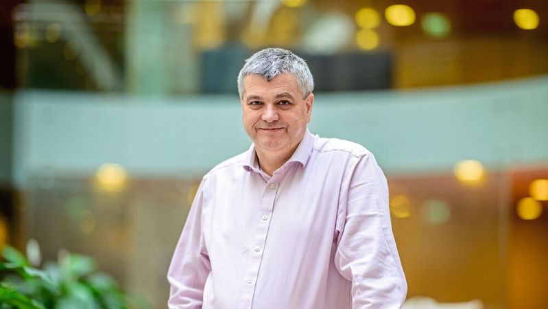 Jonathan Turpin vom Beratungs- und Branchenfinformationsdienstleister AIM Group sieht in KI-Agenten eine große technologische Herausforderung für Online-Autobörsen.(Bild:  Ulf Büschleb)