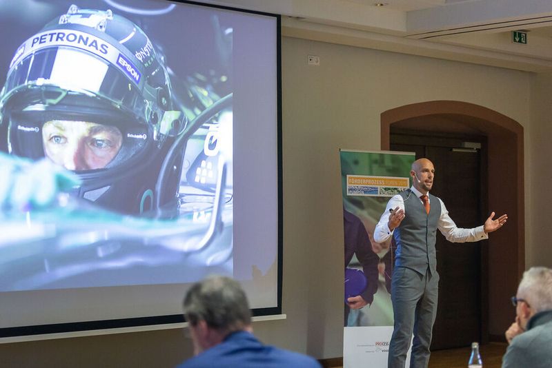 Impressionen der Förderprozessforen 2019: Beim Pumpen- und Schüttgut-Forum diskutieren Experten an zwei Tagen über Probleme bei Förderprozessen. Dabei steht der praxisorientierte Austausch und die gemeinsame Lösungsfindung im Vordergrund des Netzwerktreffens der Pumpen- und Schüttgut-Community. (Stefan Bausewein / PROCESS)