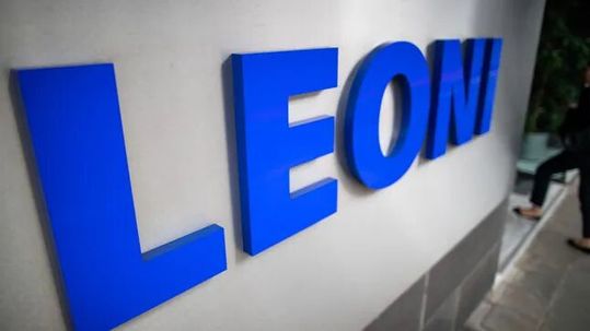 Tja, auch die Finanzspritze des österreichischen Investors Stefan Pierer hat den angeschlagenen Nürnberger Bordnetz- und Kabelspezialisten Leoni nicht wirklich retten können. Jetzt hat Pierer den größten Teil davon an das chinesische Unternehmen Luxshare veräußert ...(Bild:  dpa / D. Karmann)