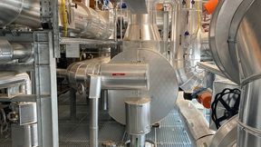 Hier blickt man auf die Kopfseite eines Wärmetauschers, den Ness Wärmetechnik im Rahmen einer Retrofit-Maßnahme in puncto Prozesswärme bei Eggers in Niederösterreich installiert hat. Hier erklären die Experten, wie man sich günstiger den heutigen Herausforderungen stellen kann ... (Bild: Ness)