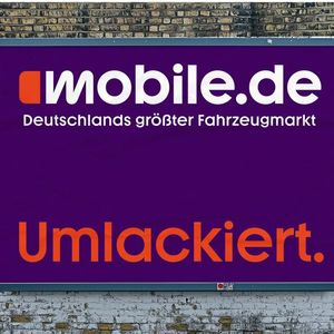 Eine umfangreiche Werbekampagne soll die Umstellung des Desgins begleiten.(Bild:  Mobile.de GmbH)