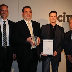 Als „Rising Star” wurde die ACE GmbH ausgezeichnet. V.l.n.r.: Peter Goldbrunner, Director Partner Sales bei Citrix, Matthias Pfingstag, ACE Consulting & Sales, Marc Borst, ACE-Teamleiter UC, und Citrix-Geschäftsführer Karl-Heinz Warum.