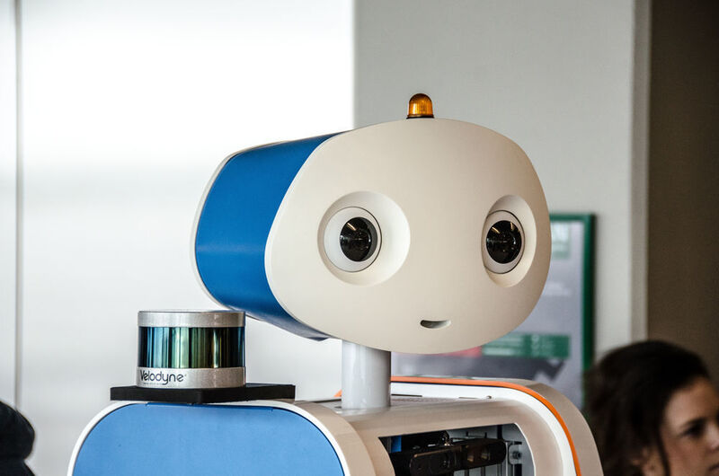 René de Groot, der Betreiber der niederländischen Fluggesellschaft, bei der Spencer schon im Einsatz ist, will in Zukunft vermehrt auf die Hilfe von Robotern setzen: „Wir prüfen, wie wir Roboter in verschiedene Bereiche integrieren können.“ (Bild: KLM)
