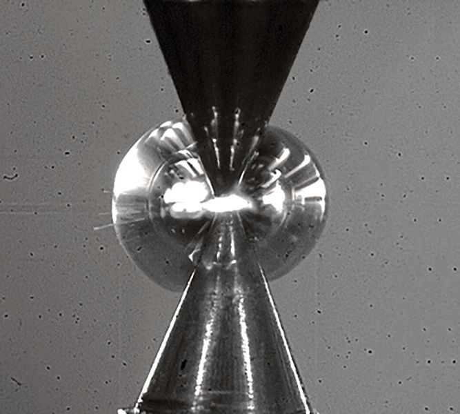 Plasma eines Einzelfunkens bei der Elektroerosion. (inspire)