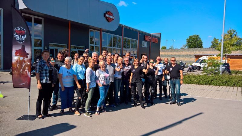 Die BITRIDER kurz vor der Abfahrt mit dem Westpoint Harley-Davidson-Team (Vogel IT-Medien GmbH)