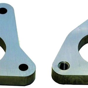 Flachgeschliffener Flansch mit feingestanzten Kernbohrungen (links) und mit geformten Gewinde (rechts).