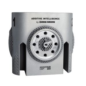 Am Beispiel eines Roboterkopfes des Matris light demonstriert der Werkzeugmaschinenhersteller eine industrielle Fertigung im Pulverbett.(Bild:  DMG Mori)