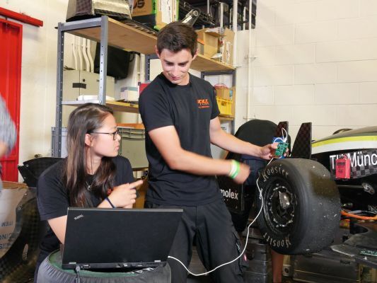 Blick auf die Reifentemperatur: Der Infrarot-Temperatursensor Grid-EYE eignet sich vorzüglich zur Messung der aktuellen Reifentemperatur.   (Panasonic)