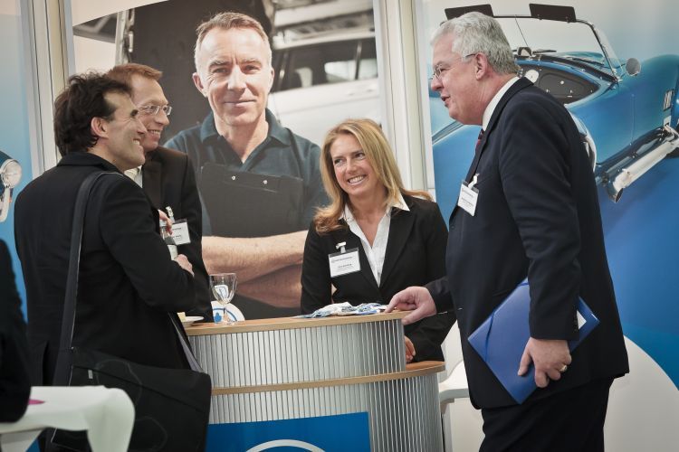 Die Stände der Aussteller waren Treffpunkt für viele interessante Gespräche. (Foto: Bausewein)