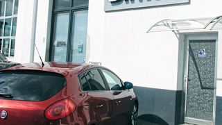 In Köln-Porz hat die Automobilgruppe ihr neues Logistikzentrum eröffnet. (Baeuchle/»kfz-betrieb«)