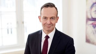 Bundesverkehrsminister Volker Wissing: „Wissing. „Der Staat soll sich auf Kernaufgaben wie etwa investitions- und wettbewerbsfreundliche Rahmenbedingungen für den Breitbandausbau konzentrieren.“ (Bild: FDP)