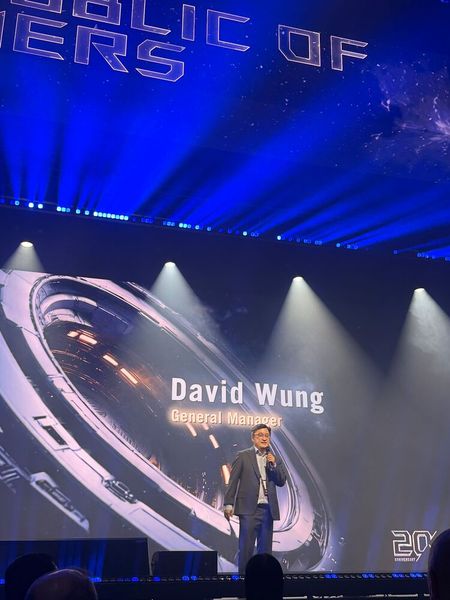 David Wung (General Manager Western Europe, ASUS) bedankt sich bei den Gästen für die langjährige Zusammenarbeit. (Bild: Vogel IT-Medien)