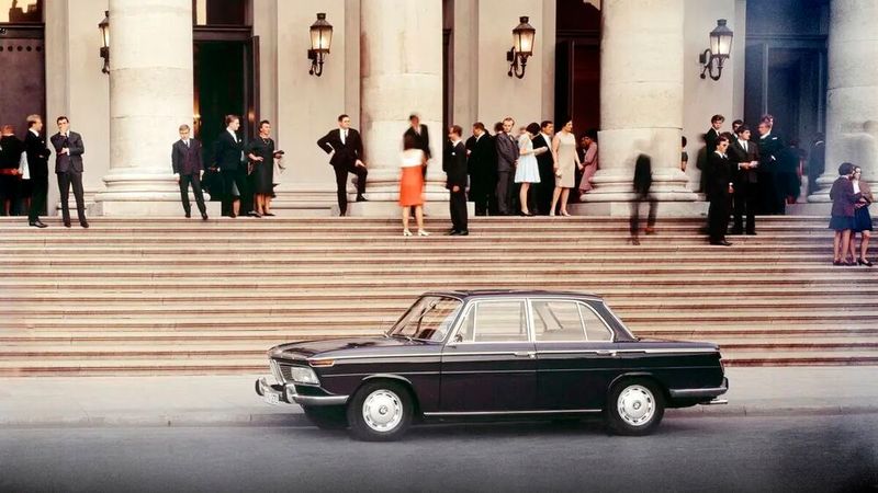 Mit dem eleganten Hardtop-Coupe 2000 CS gewann BMW weltweit Anerkennung als Spezialist für extravagante Sportler. (Bild: BMW AG)