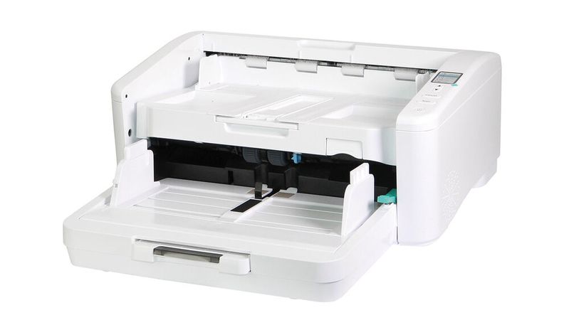 Die A3-Scanner Avision AD7100 und AD7100N bieten einen automatischen Dokumenteneinzug mit einem Fassungsvermögen von bis zu 300 Blatt. Für das Scannen von Kunststoffkarten und Ausweisen gibt es nach dem Öffnen der hinteren Abdeckung einen geraden Papierweg.   (Bild:  Avision)