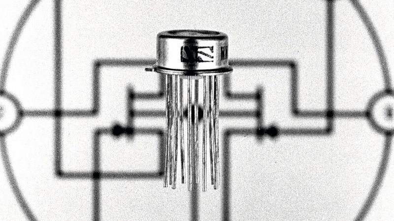 De-facto-Standard:  Mit dem monolithischen Operationsverstärker LM101 schuf Bob Widlar ein wegweisendes Design für einen anlogen IC.(Bild:  National Semiconductor)